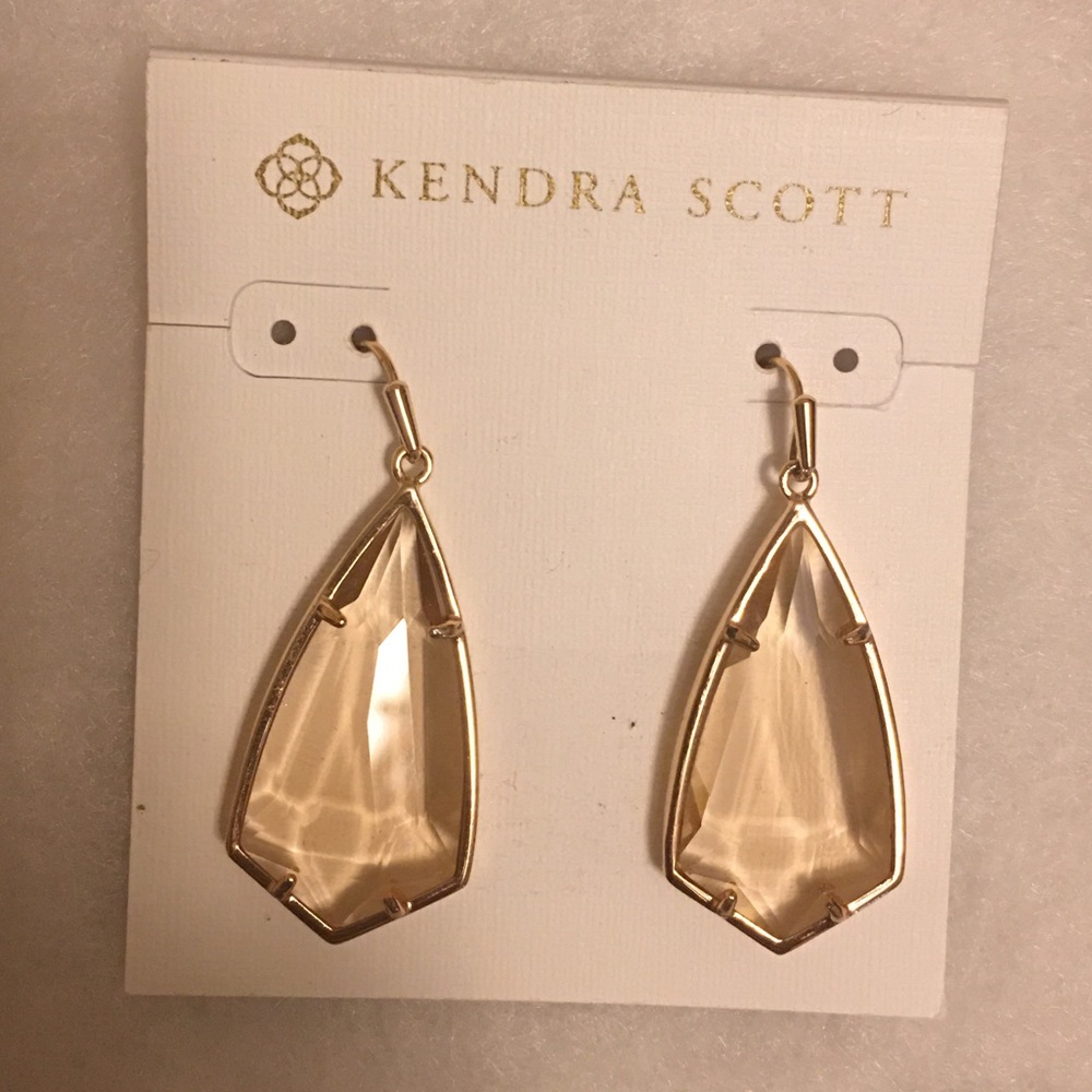 NWT Kendra Scott Earrings 💗